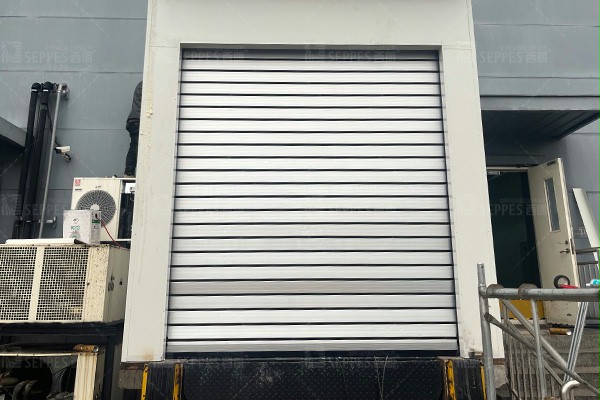 西朗门业哈金森硬质快速门案例