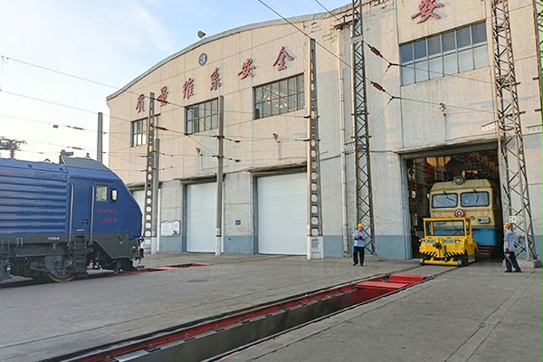 西朗门业提升门 西朗门业提升门