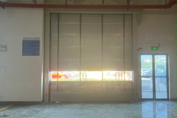 西朗门业堆积快速门