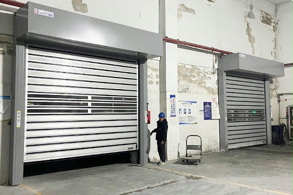 扬州餐厨垃圾处理车间外围用西朗硬质快速门项目照片