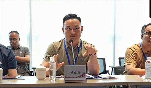 上图：西朗门业董事长杨元嘉与胜科纳米董事长李晓旻博士现场交流