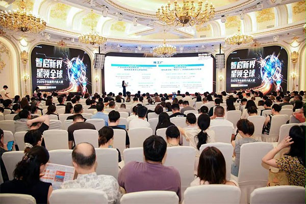 上图为：授课现场