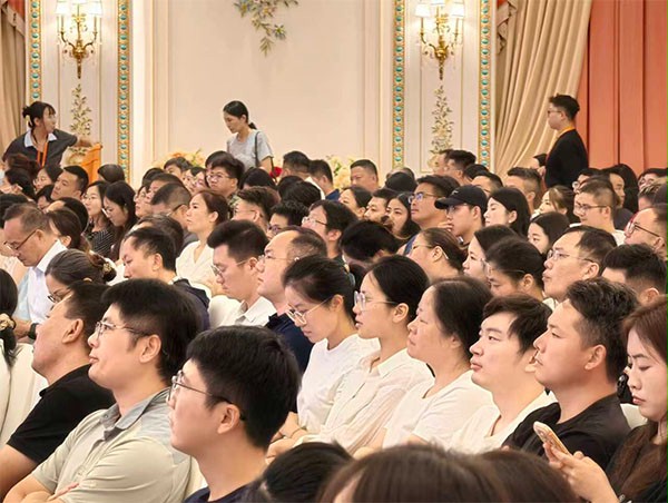 上图为：授课现场