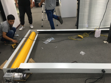 西朗快速门拼装完成 西朗快速门拼装完成