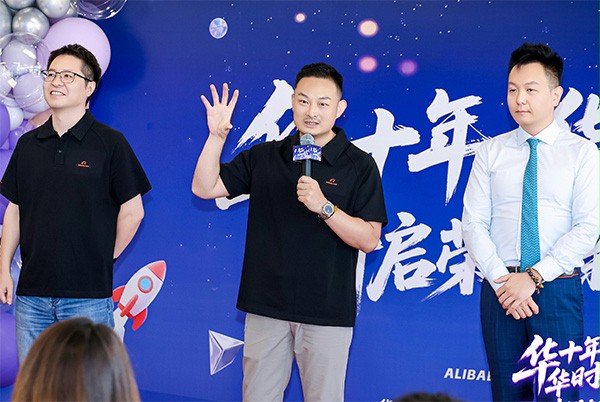 西朗门业董事长杨元嘉在乔迁仪式上致辞