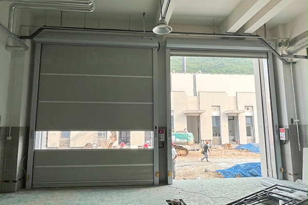 西朗门业快速门