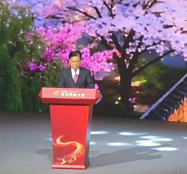 亨通集团董事局主席崔根良作主题分享 亨通集团董事局主席崔根良作主题分享